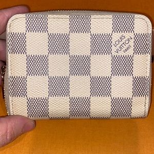 Louis Vuitton wallet as is no receipt or box. Needs a little cleaning